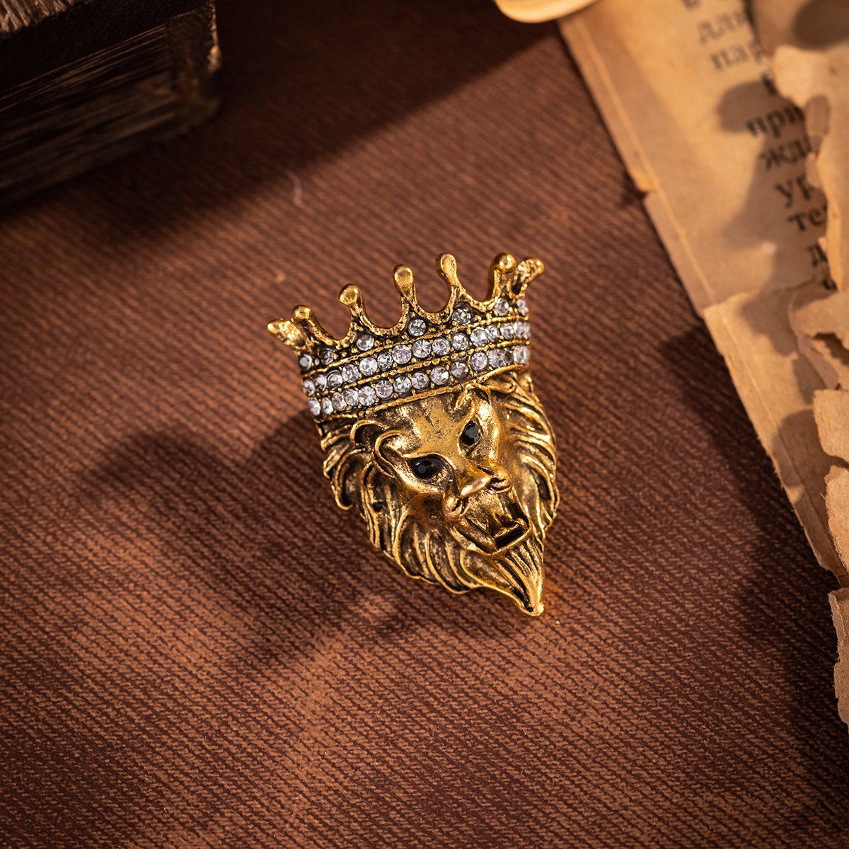 vintage lion head rhinestone brooch